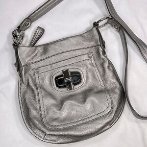 B Makowsky Silver Leather Crossbody Purse Bag EUC
